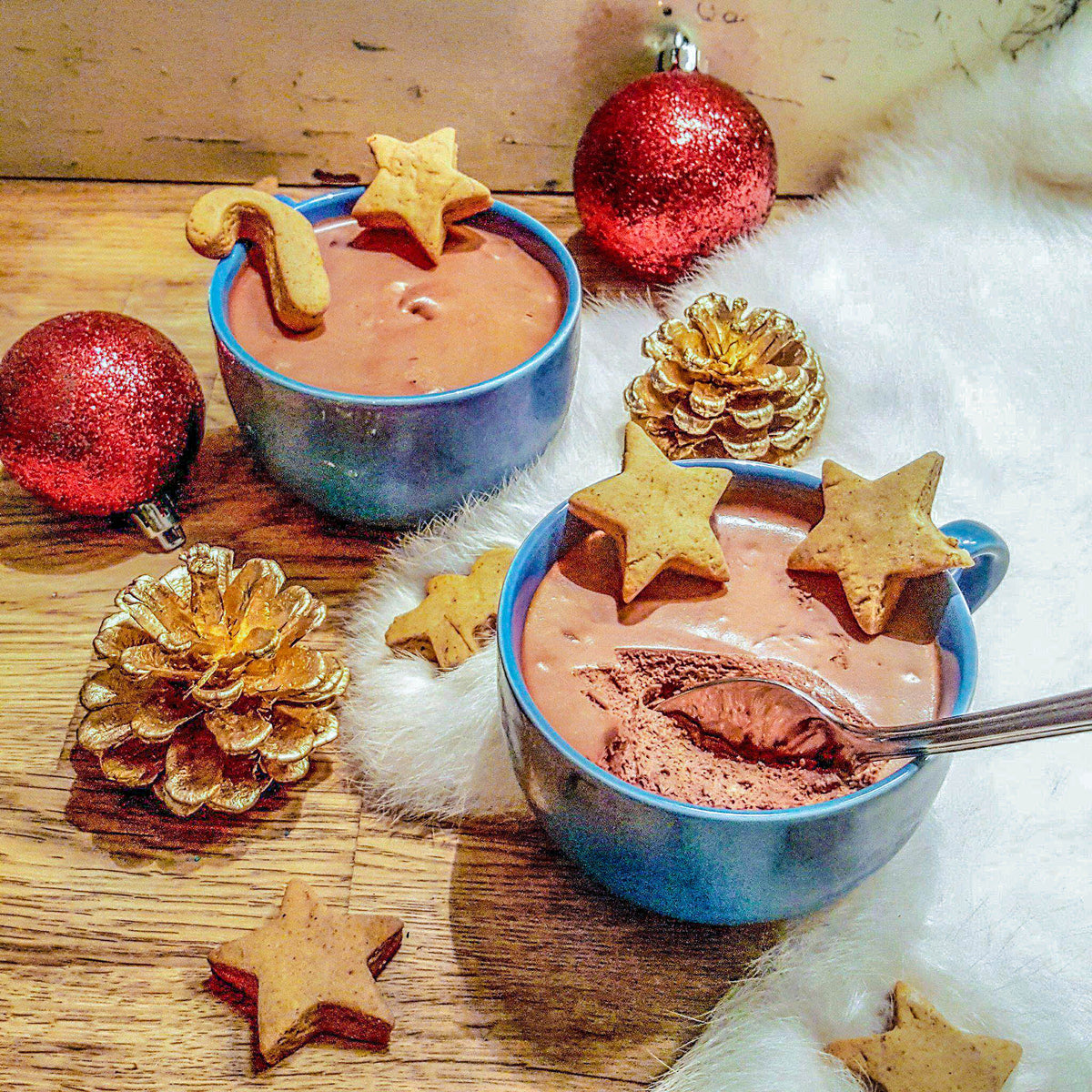 Mousse au chocolat Avanaa et biscuits au pain d'épices et à la banane
