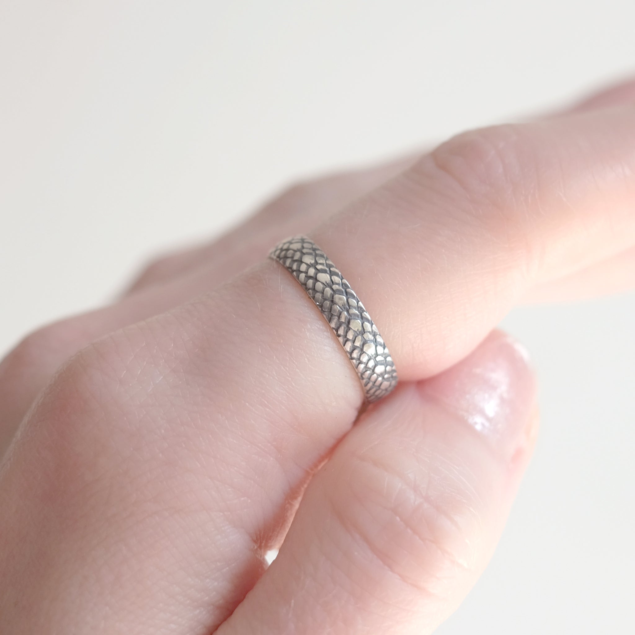 Bague Écailles de Dragon – Argent Sterling