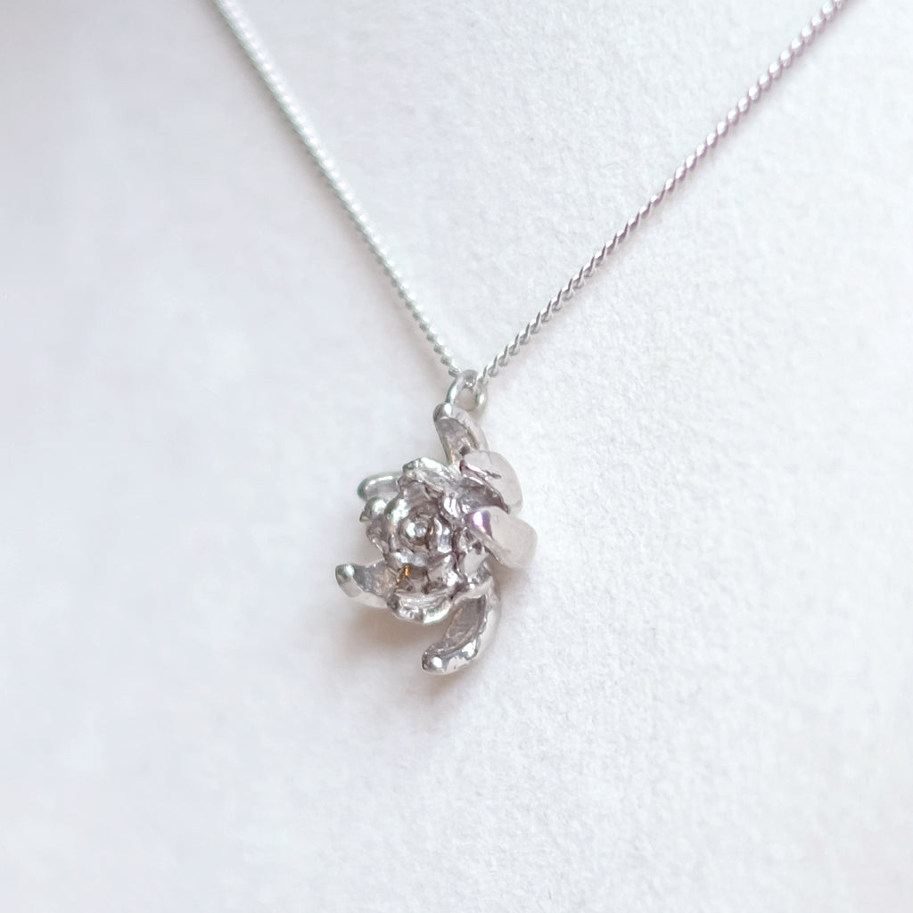 Chrysanthème – Collier en argent sterling plaqué rhodium
