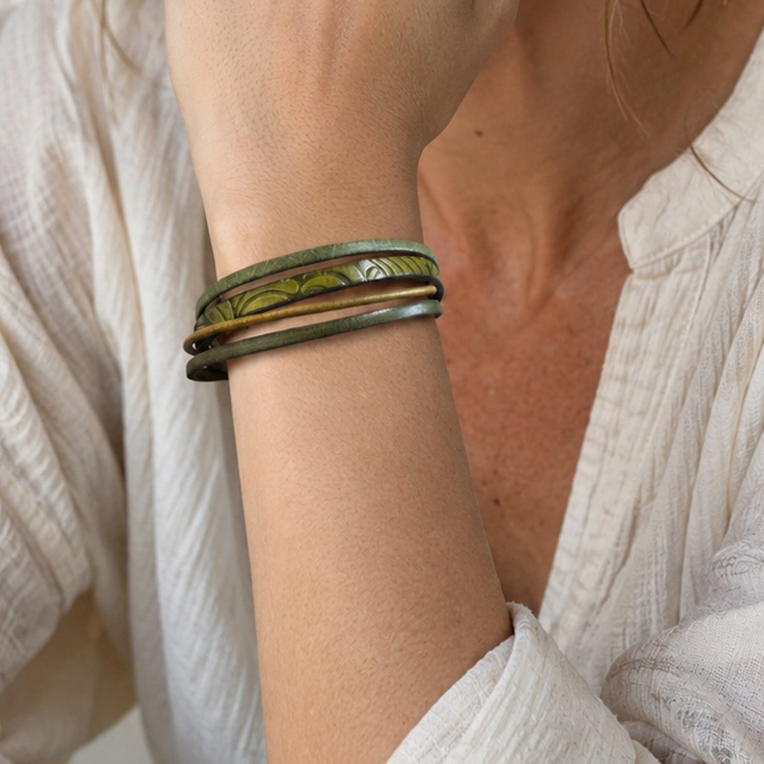 Multiple engraved bracelet
