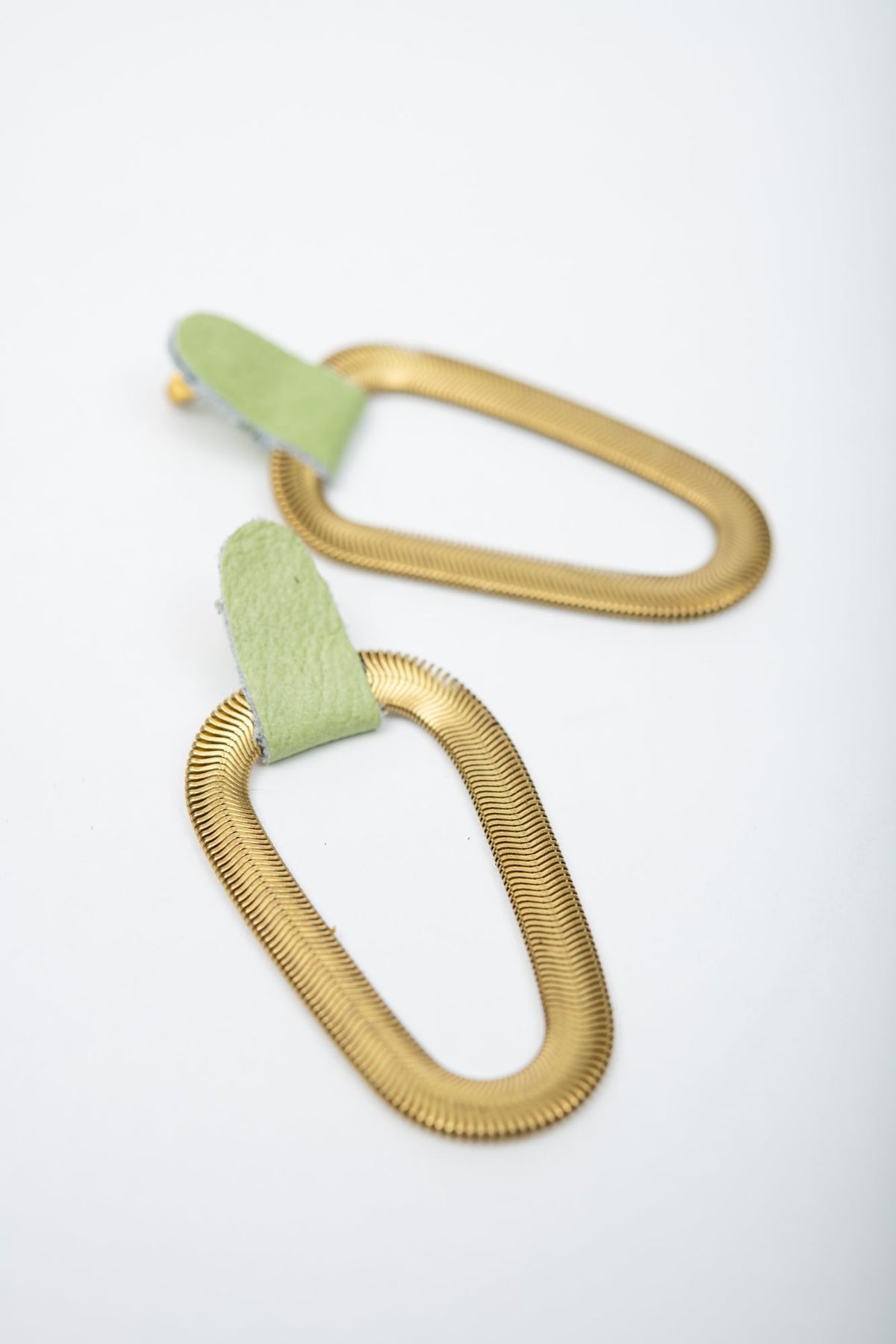 9e AVENUE boucles d'oreilles en cuir et laiton