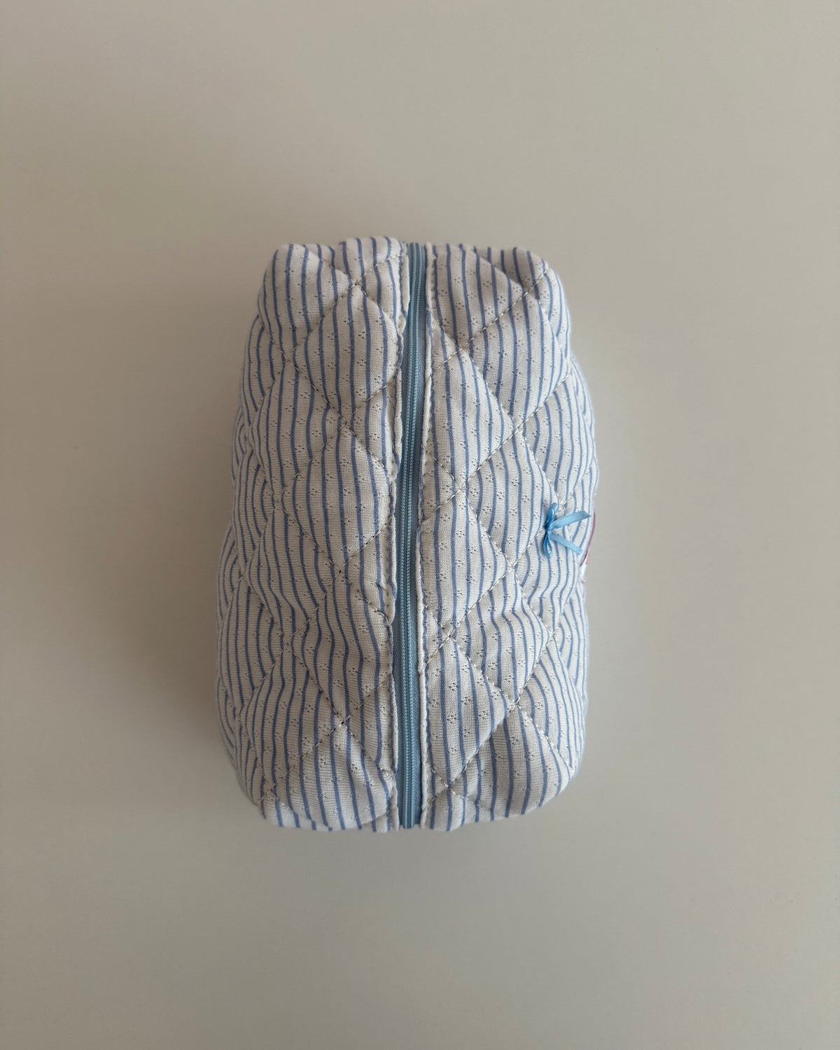Trousse de maquillage bleu ligné