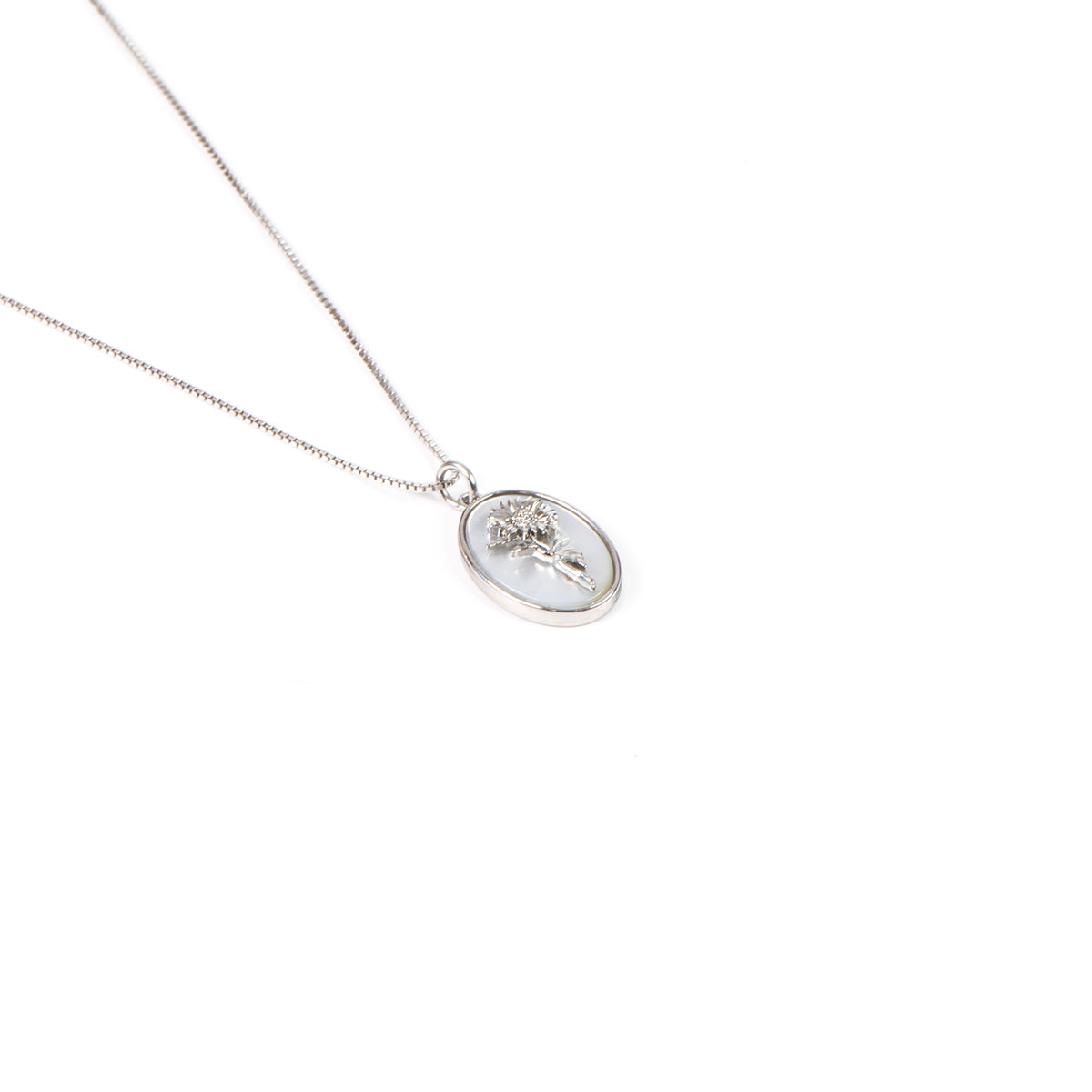 Marguerite necklace 2