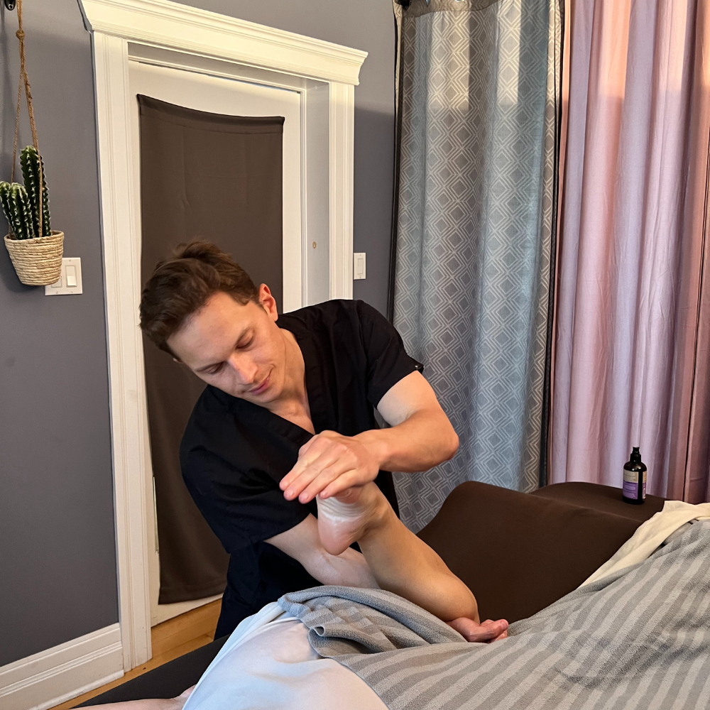 Massage aux pierres chaudes pour 1 personne - Yolo Spa