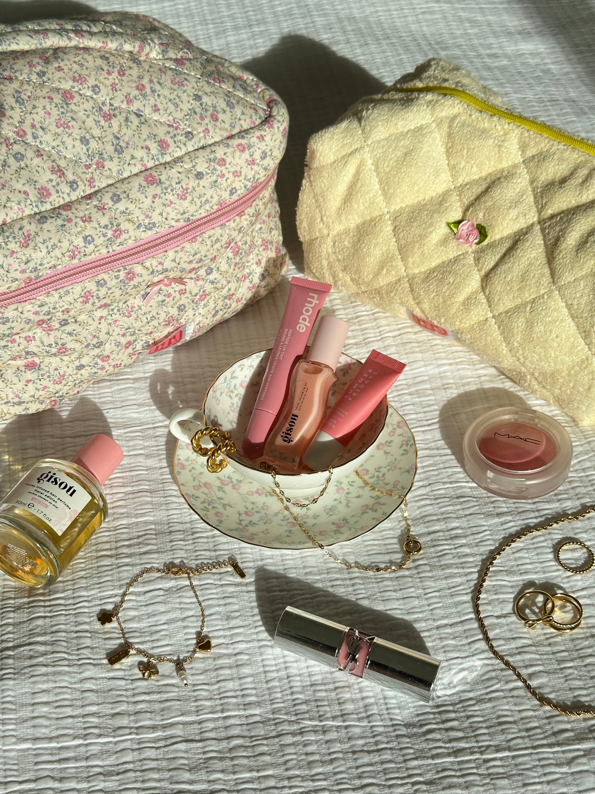 Trousse de maquillage jaune beurre
