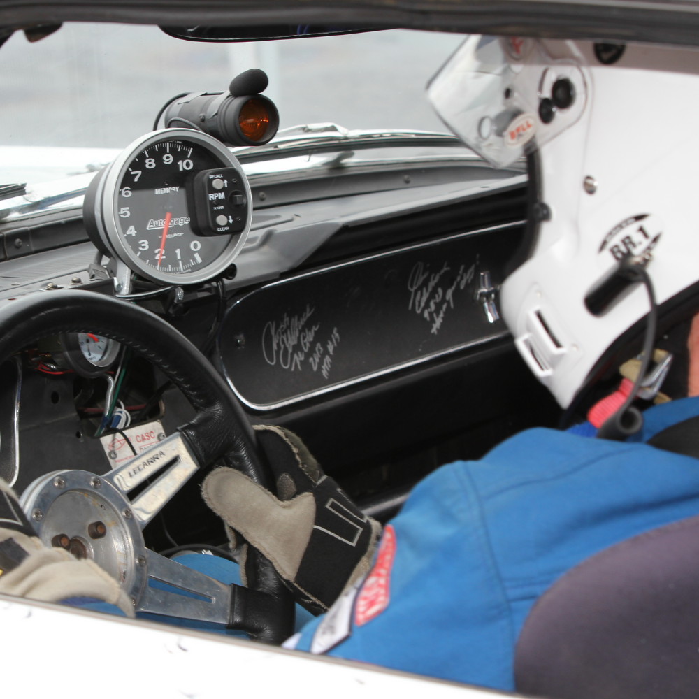 Conduite sportive d'une voiture légendaire pour 1 personne - Course Vintage