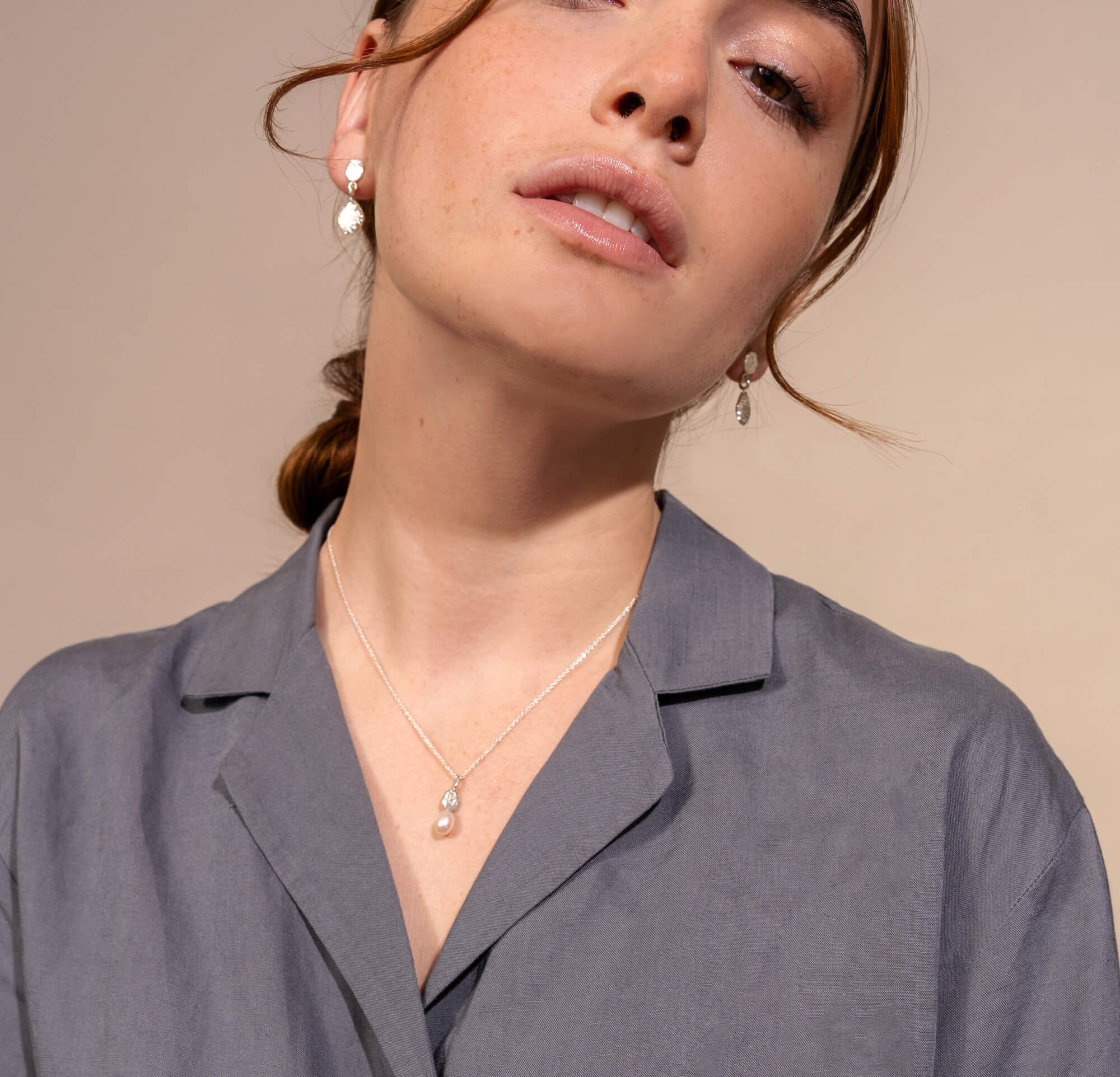 Delphine - Necklace with freshwater pearl pendant
