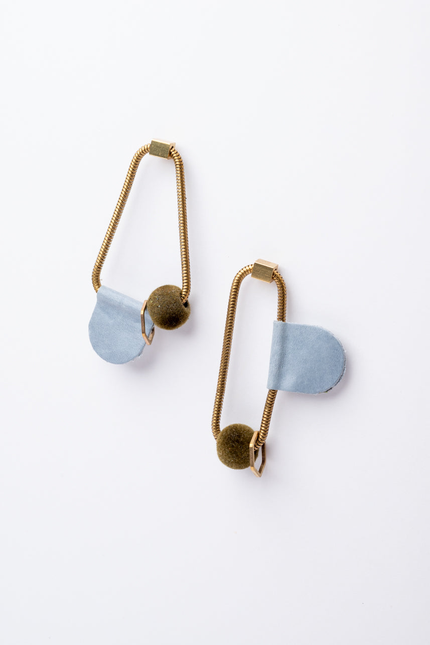 Boucles d'oreilles formes et figures en cuir modèle PICASSO