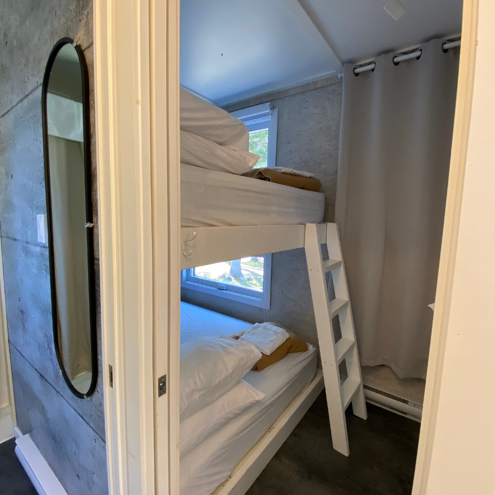Nuitée en Coolbox à Val-Saint-Côme pour 1 à 4 personnes - Coolbox
