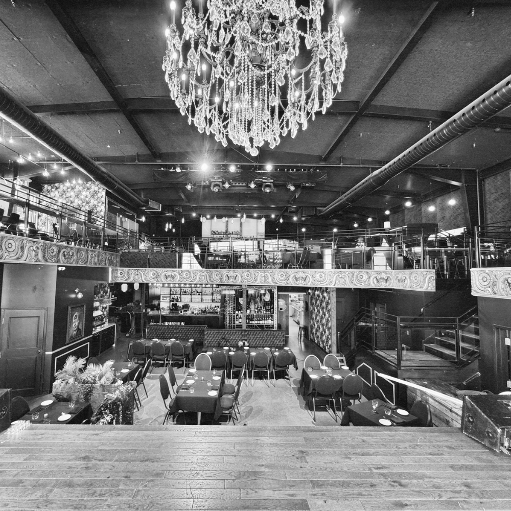 Repas et bouteille de vin pour 2 personnes - Cabaret Les Années Folles