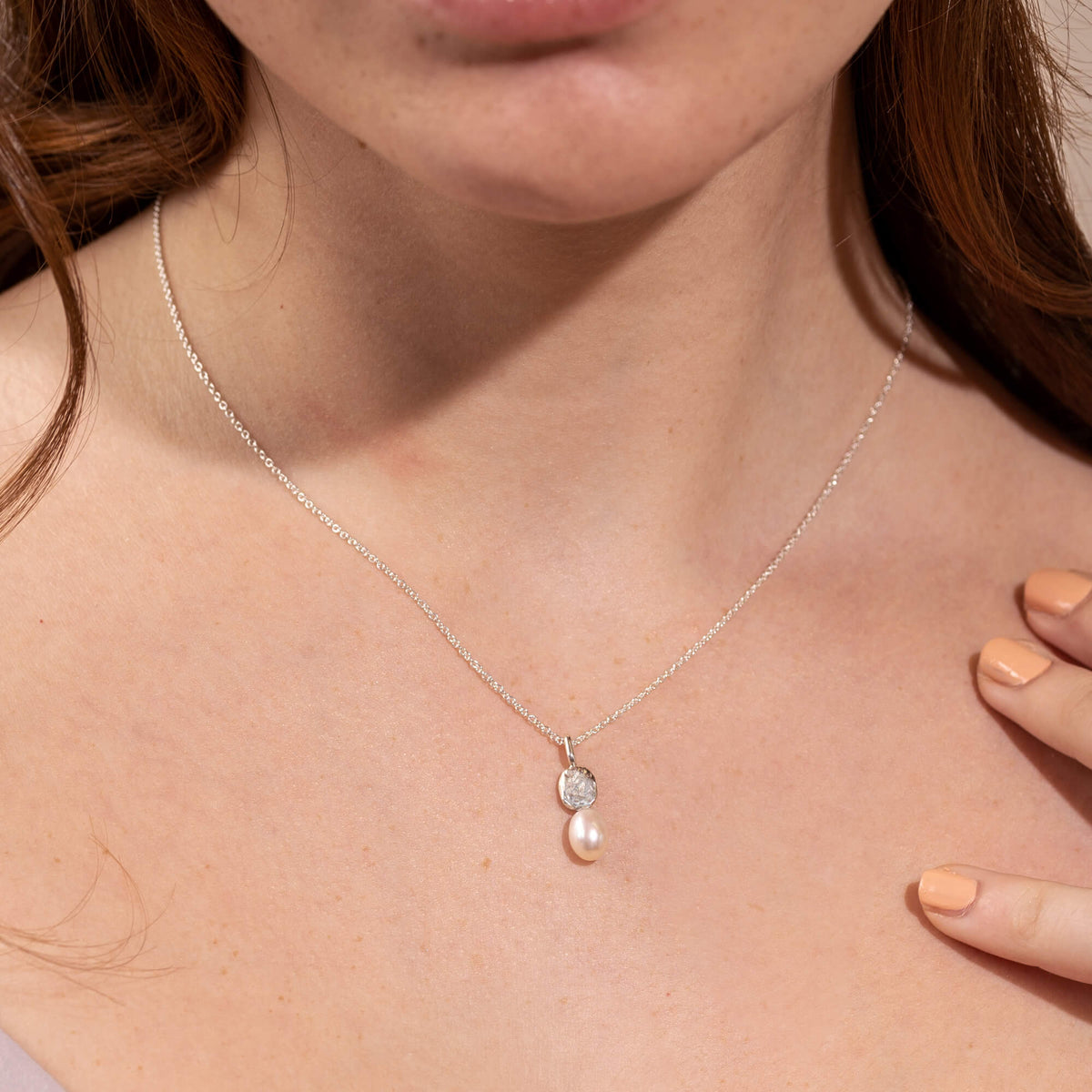 Delphine - Necklace with freshwater pearl pendant