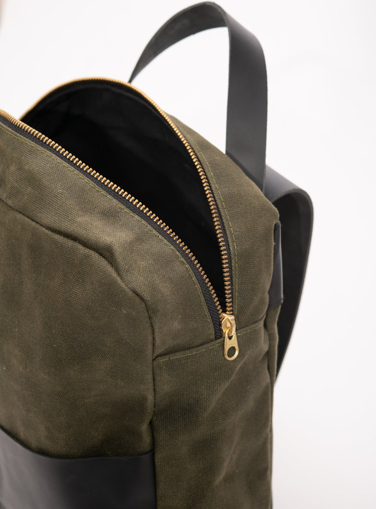 Sac à dos en cuir et coton ciré modèle GILFORD