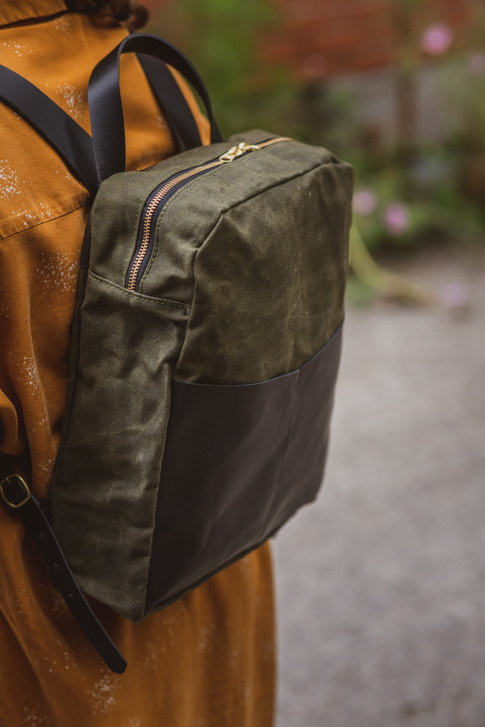 Sac à dos en cuir et coton ciré modèle GILFORD