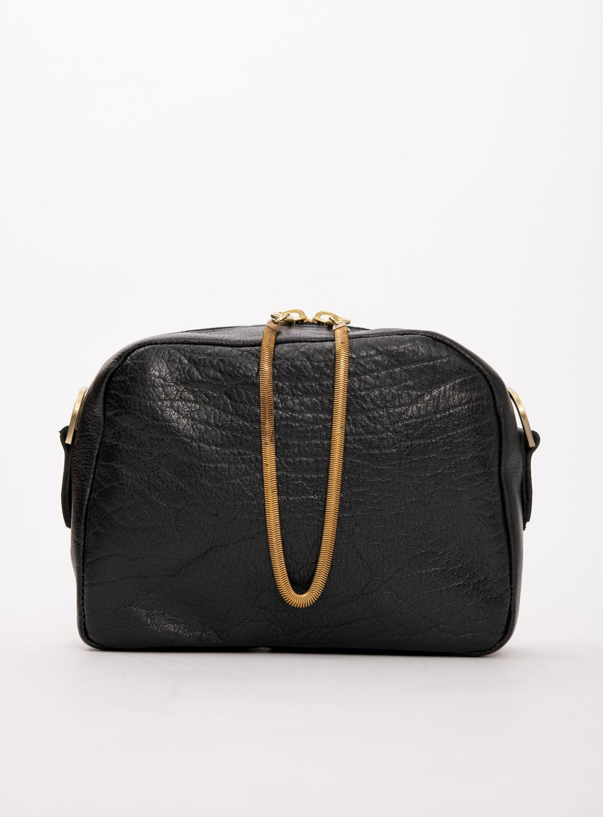 Sac à main en cuir avec ganse bandoulière et breloque de laiton modèle CARTIER