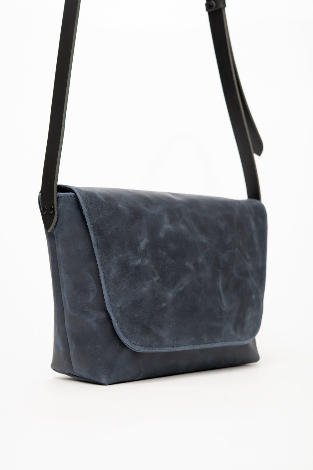 Sac besace en cuir, sac messager modèle BISCUIT