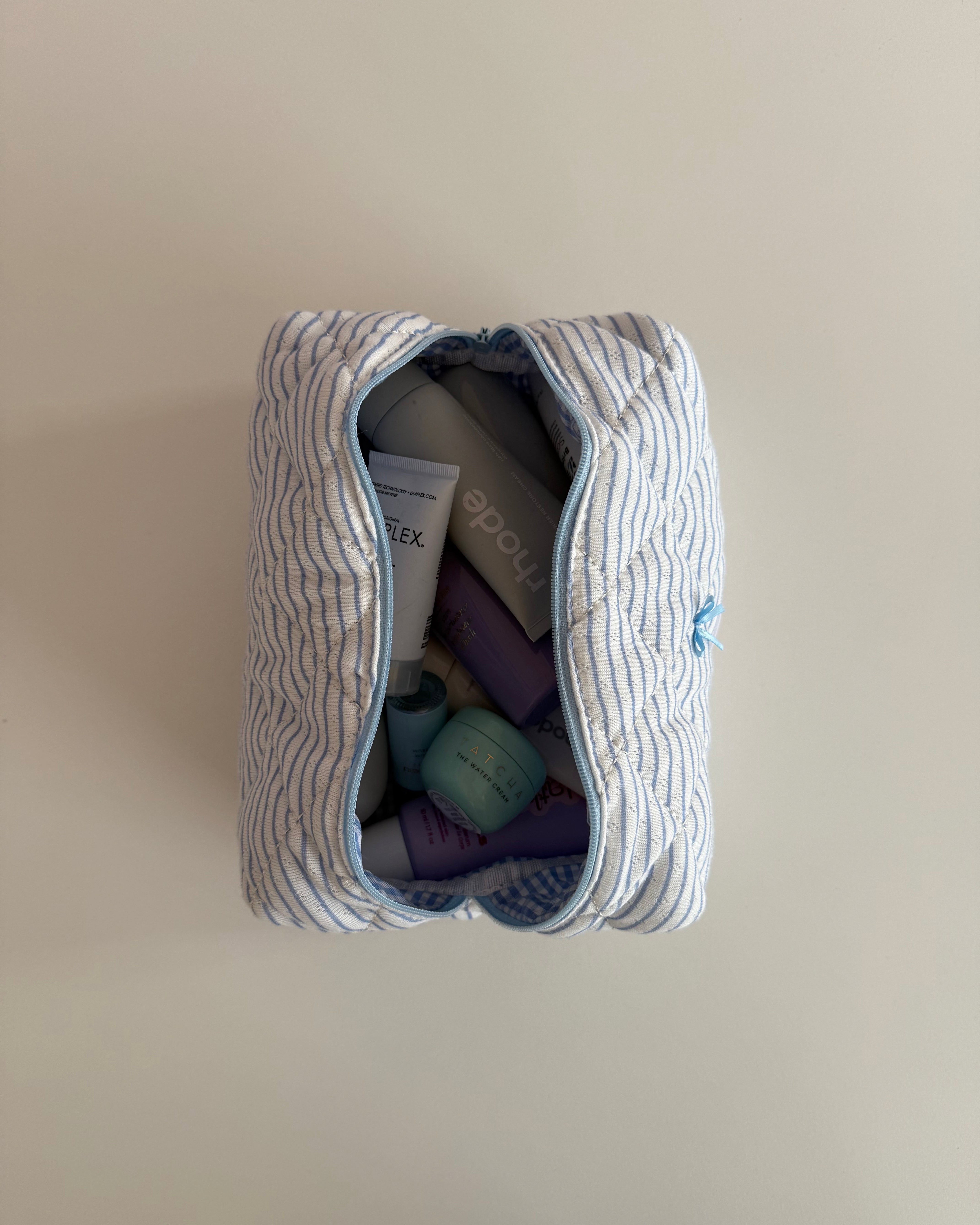Trousse de maquillage bleu ligné