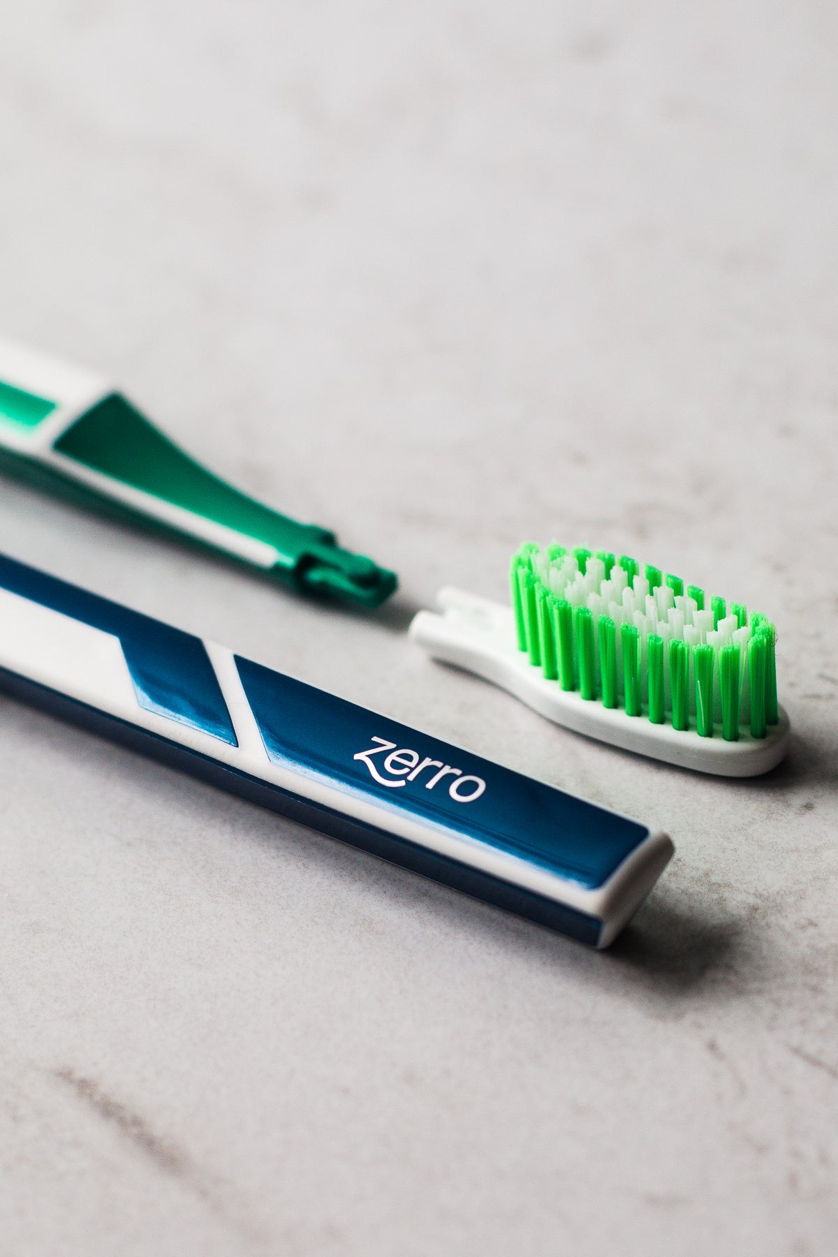 Brosse à dents à tête remplaçable Zerro