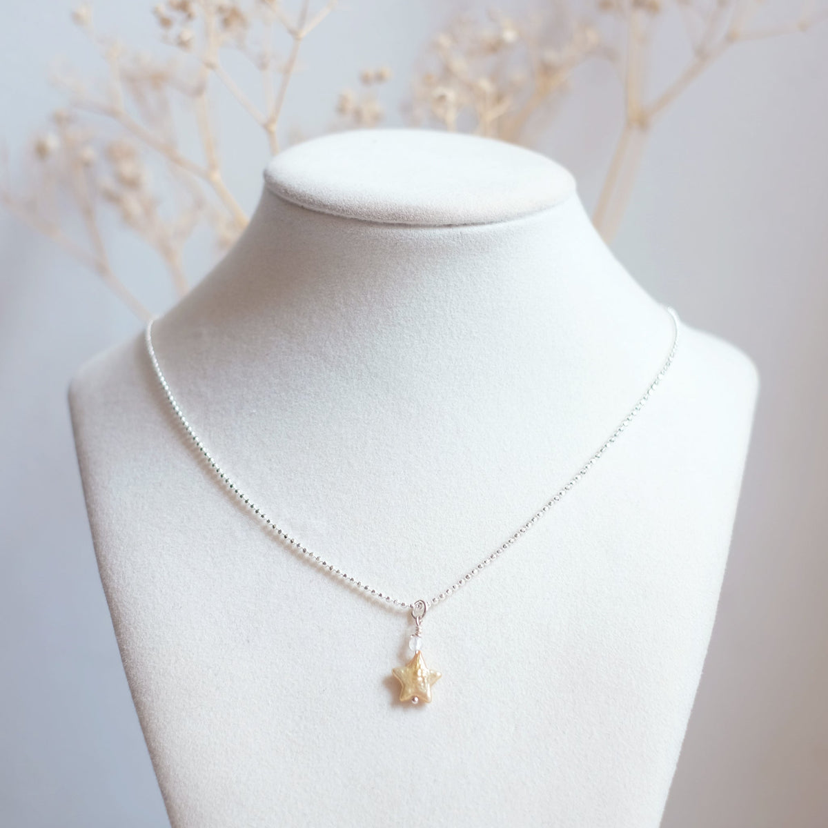 Collier étoile de nacre, version jaune