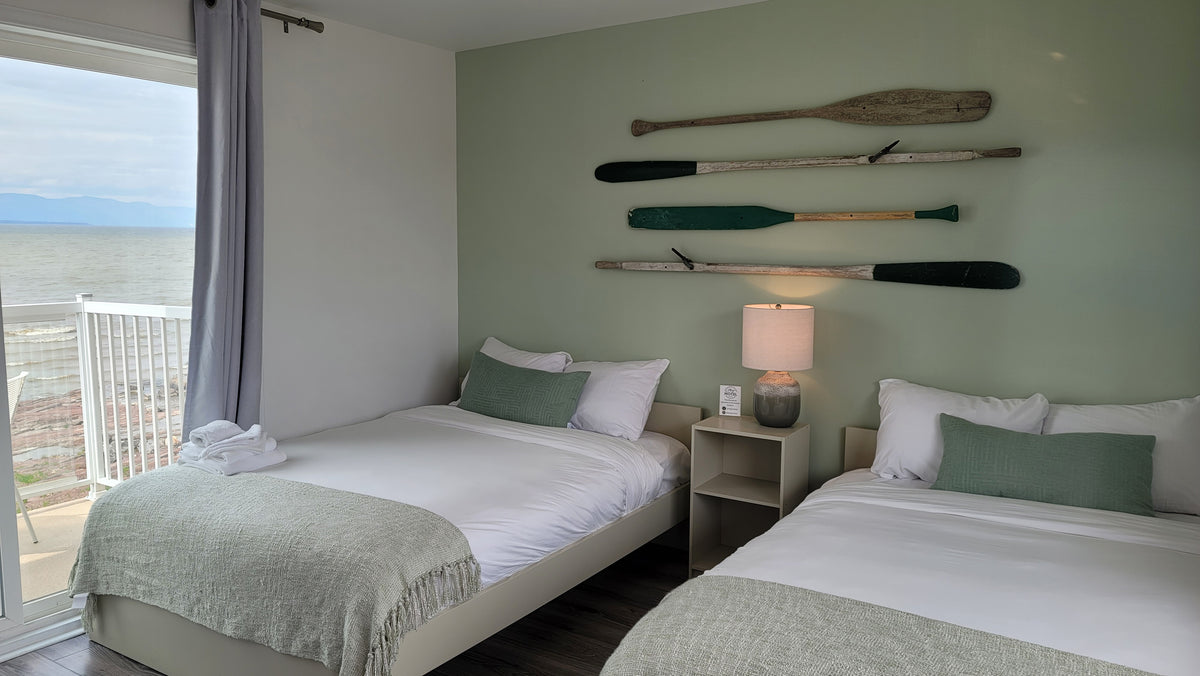 Overnight stay and a drink for 2 people - La Plage Motel