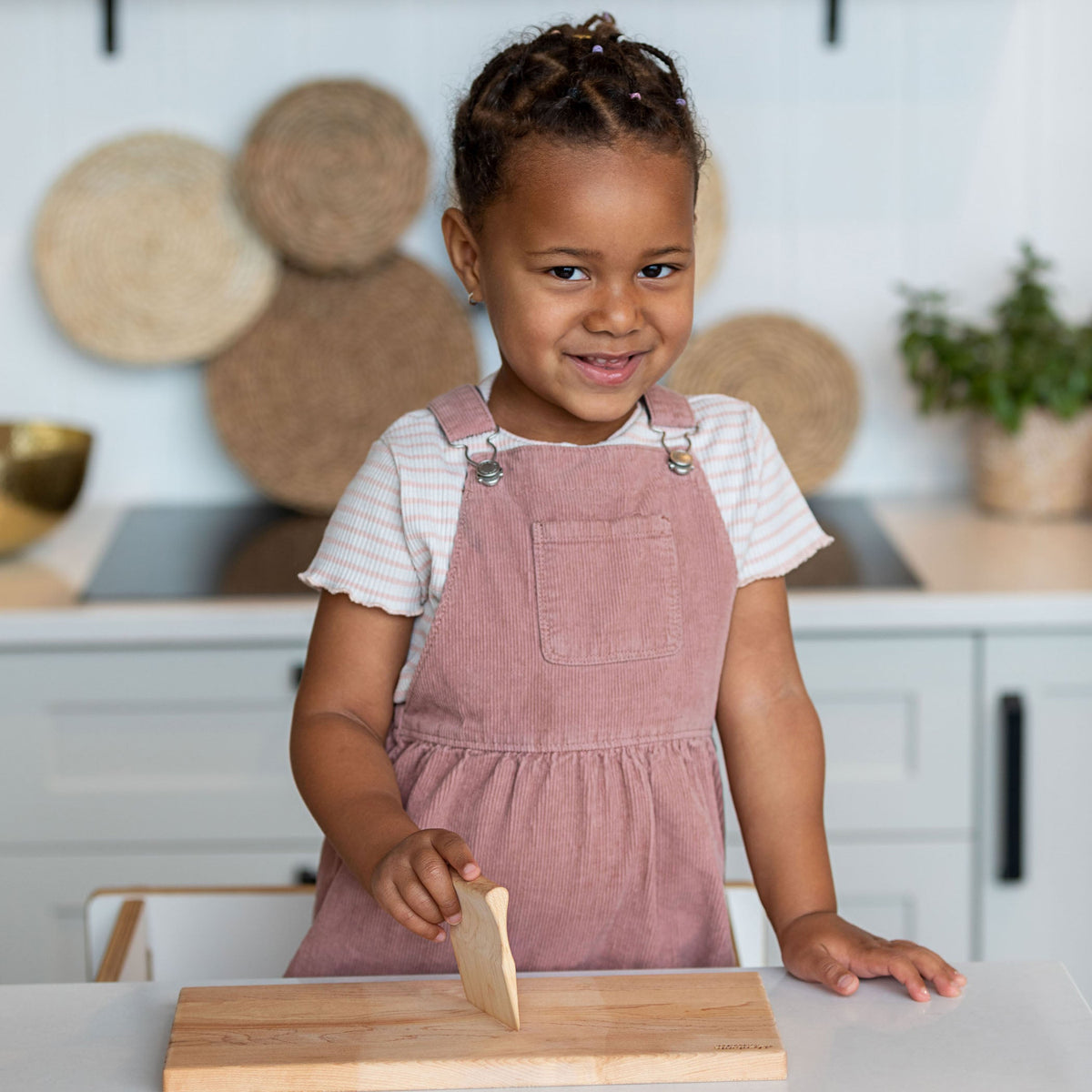 L’ensemble couteau et planche à découper en bois pour  enfant