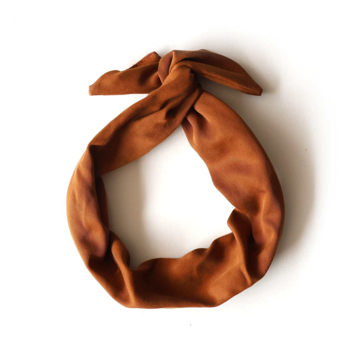 Bandeau à torsader avec tige de métal intégrée