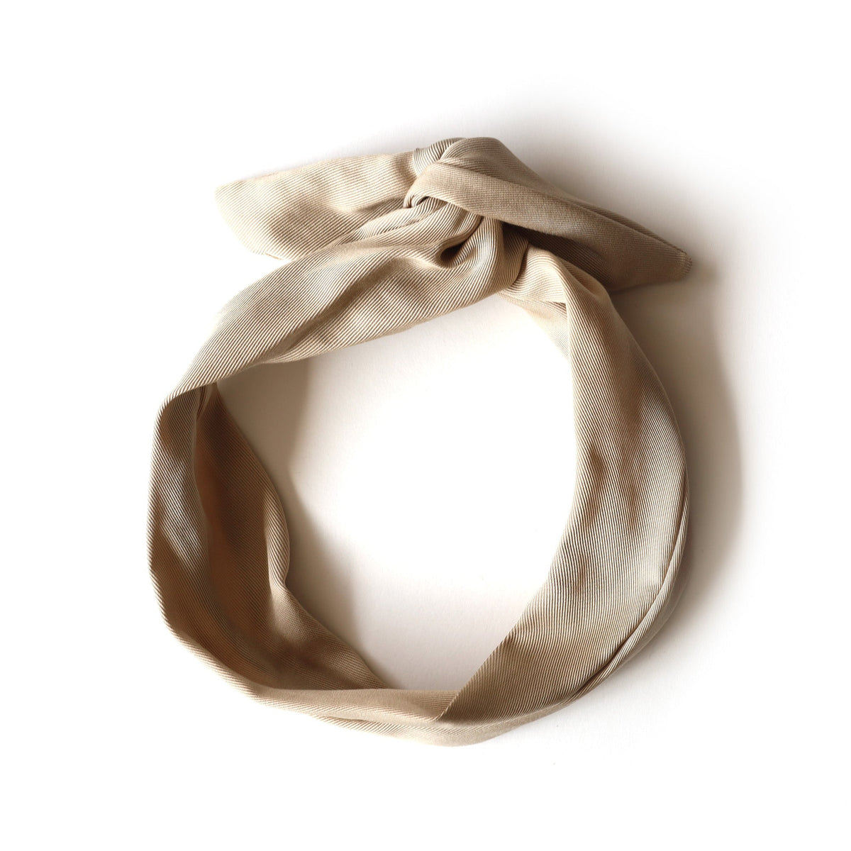 Bandeau à torsader avec tige de métal intégrée