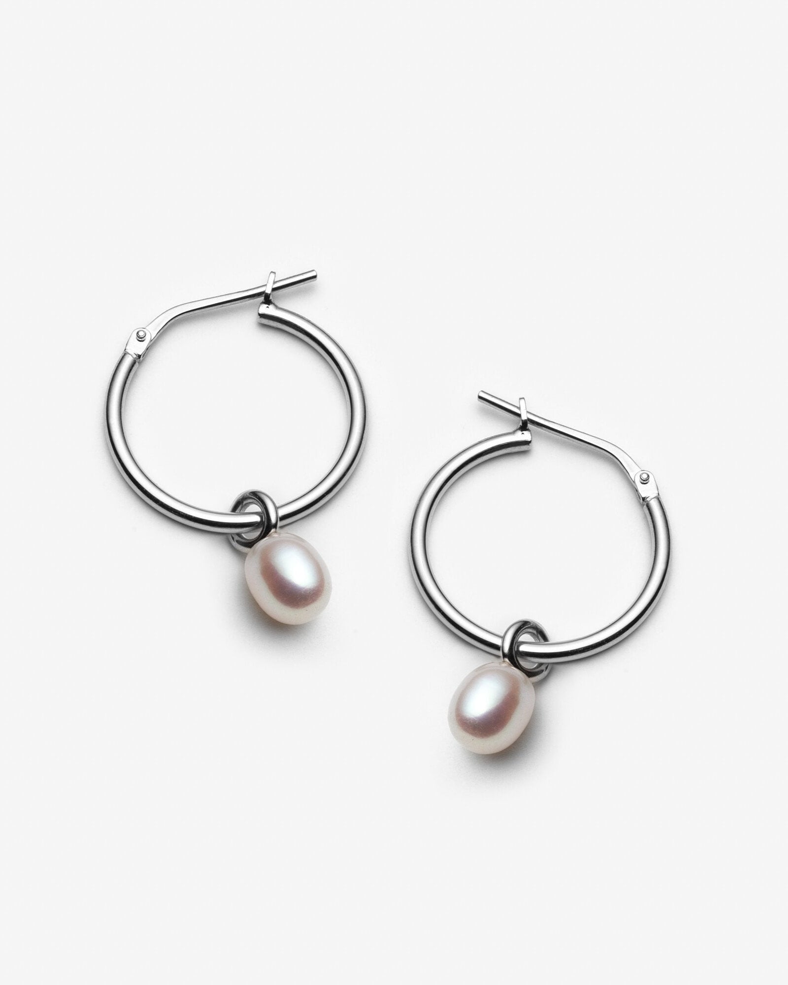 Idola - Earrings with medium freshwater pearls