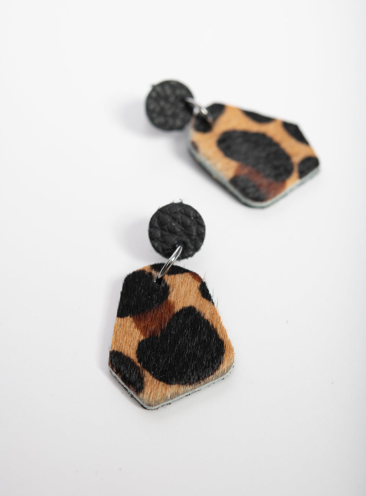 Granges boucles d'oreilles géométriques en cuir modèle DÉLIMA