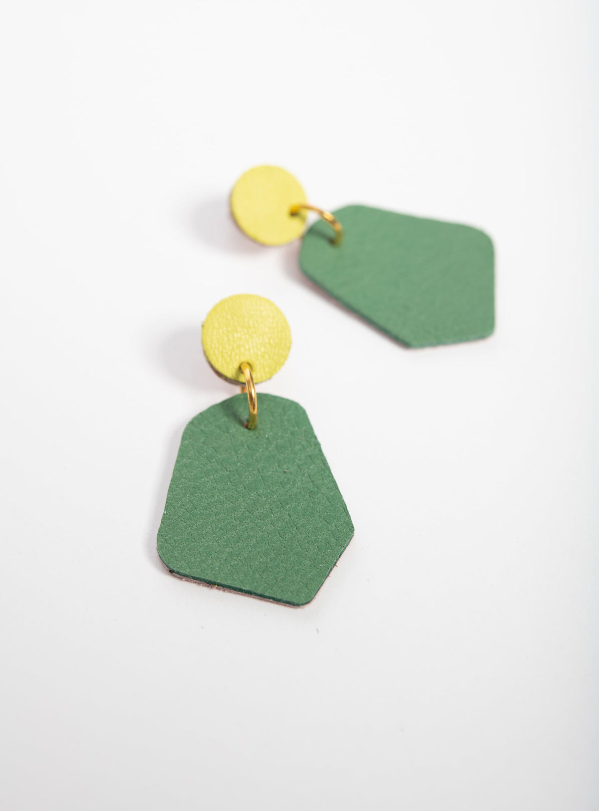 Granges boucles d'oreilles géométriques en cuir modèle DÉLIMA