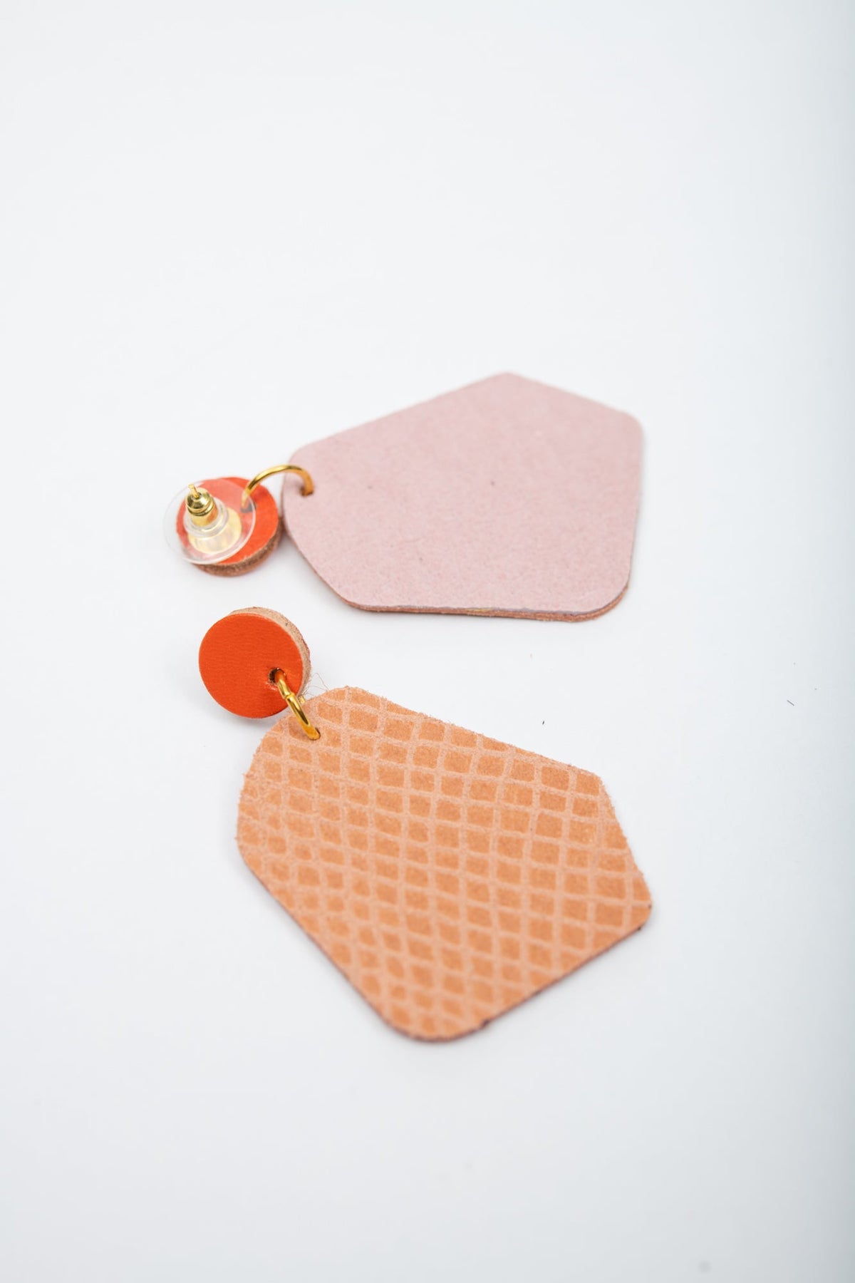 Granges boucles d'oreilles géométriques en cuir modèle DÉLIMA
