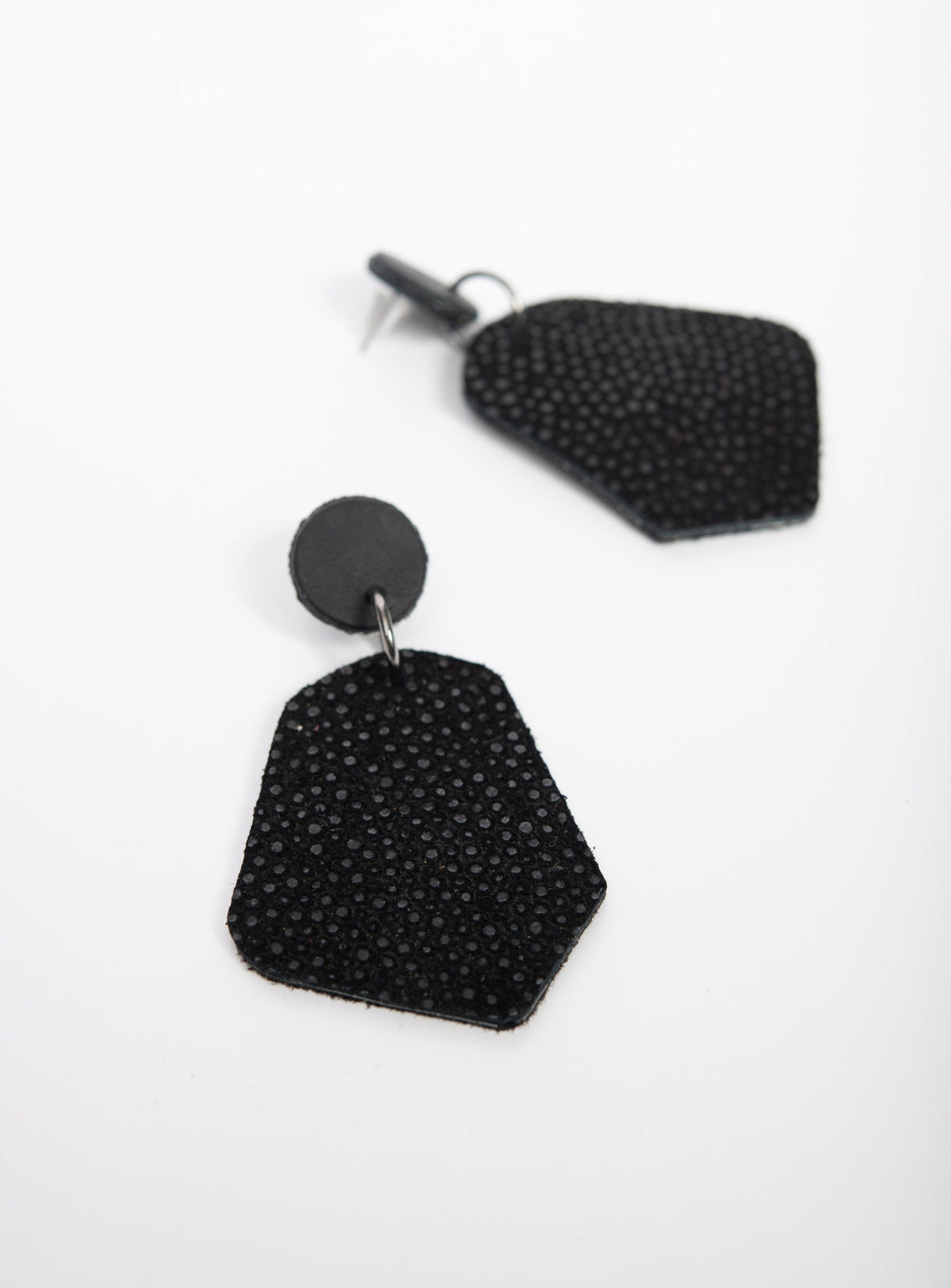 Granges boucles d'oreilles géométriques en cuir modèle DÉLIMA