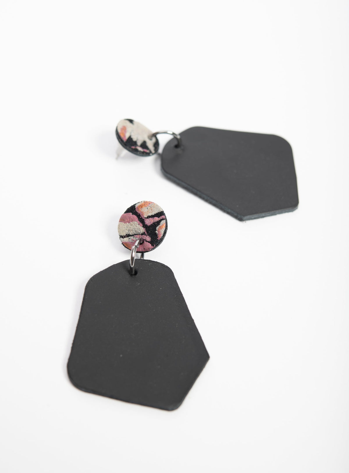 Granges boucles d'oreilles géométriques en cuir modèle DÉLIMA