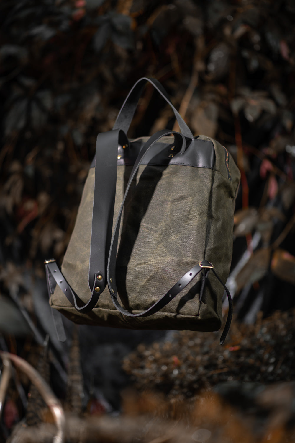 Sac à dos en cuir et coton ciré modèle GILFORD